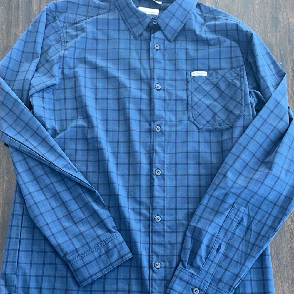 Columbia men’s - Casual Navy Plaid Button-Down Shirt